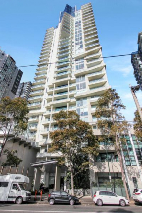 Spacious Living and Grand Views in Southbank